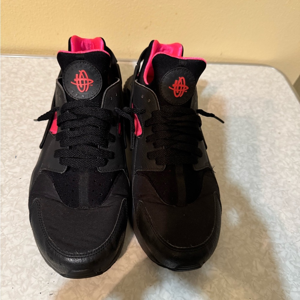 Men’s Black and Pink Nike Hauraches